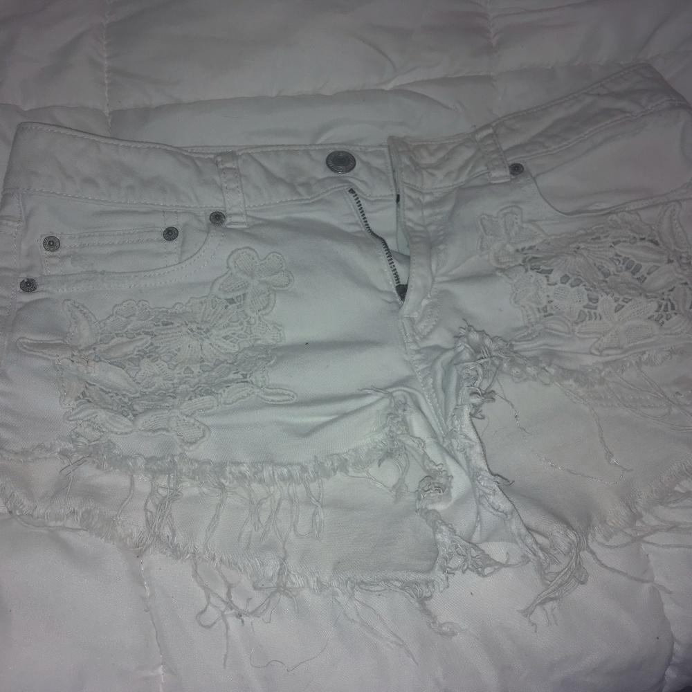 AMERICAN EAGLE White Denim and crochet shorts